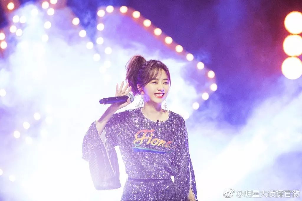 谭松韵明星大侦探最新造型 (谭松韵大侦探穿搭)