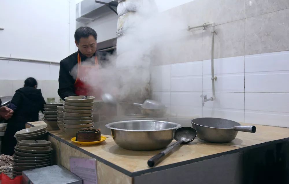 在成都一天三顿都吃火锅,成都吃羊肉汤的地方