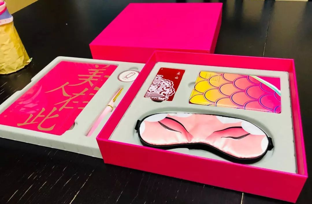 圣诞节出没的绿毛怪,圣诞节绿毛怪格林奇真人版