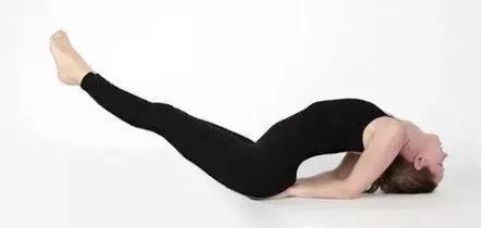 年会没有晚礼服怎么穿,出席年会如何穿着更受欢迎