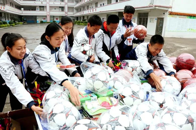 关注学生健康助力学生成长,关爱少年成长传递正能量