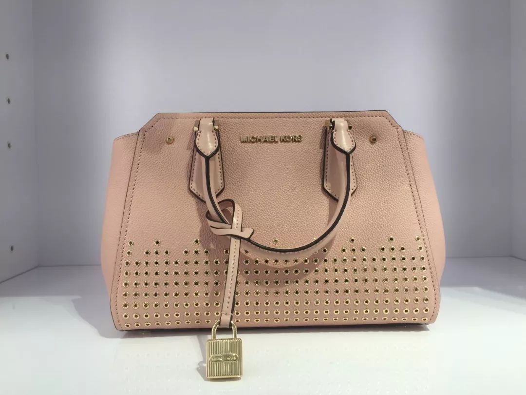 闺蜜出国发朋友圈,闺蜜刚回国晒朋友圈