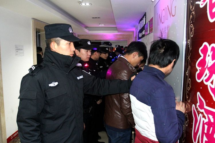 西安未央200名警力夜查,西安未央区联合执法突击检查