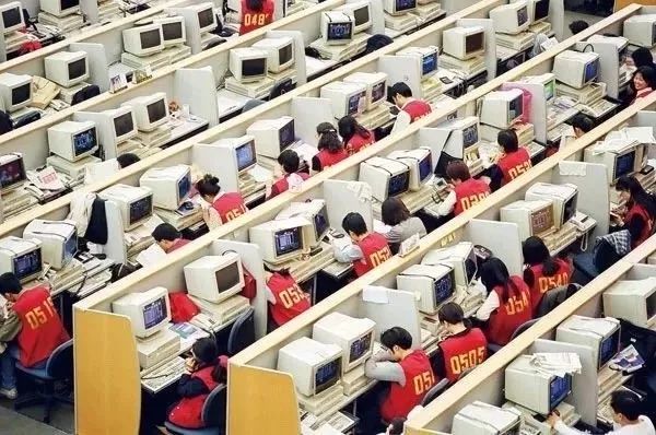 关于红马甲的故事,红马甲的故事