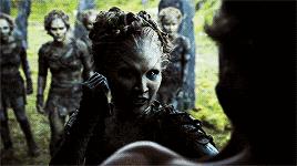 杀丧尸用斧头还是刀,杀僵尸用什么剑