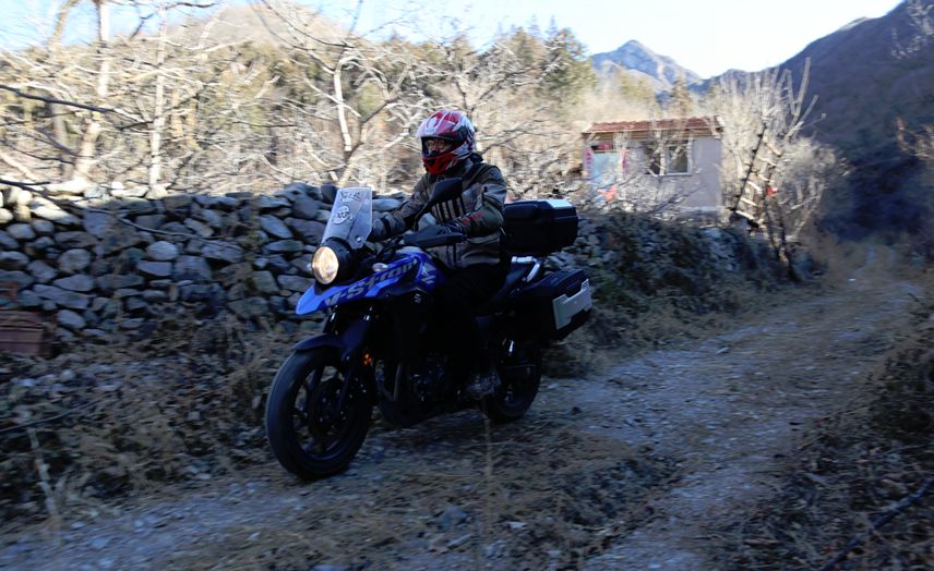 铃木骊驰250和豪爵gw250哪个好,豪爵铃木三兄弟配置对比表