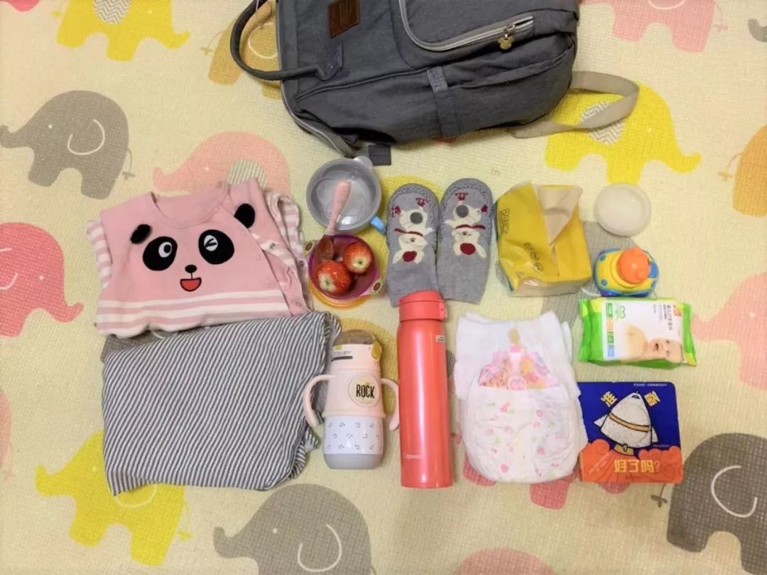 种草母婴好物！来看看别人的妈咪包里都装了些什么……