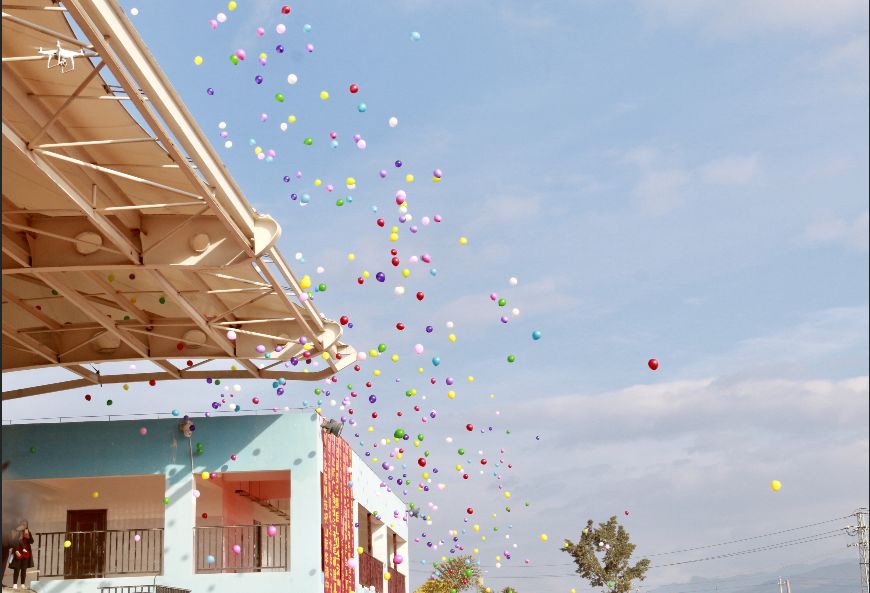 蒙自这里汇聚上千人，放飞上百只鸽子，是发生了什么大事……