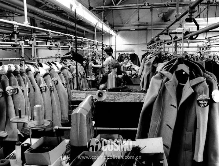 我没有年轻10岁的药，但马思纯这件“少女感”可以