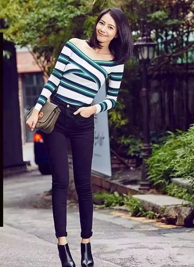 羽绒裤非常的适合在冬天的时候穿,保暖裤百搭防风舒适羽绒裤