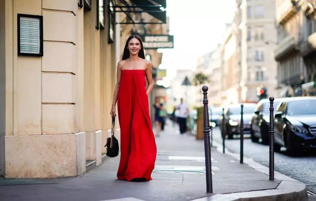 李宇春易烊千玺演绎时代感,易烊千玺穿中国红