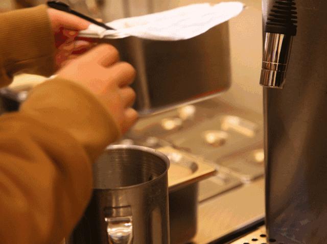 地铁聚优HUI｜吃饱喝足再贴片儿面膜~