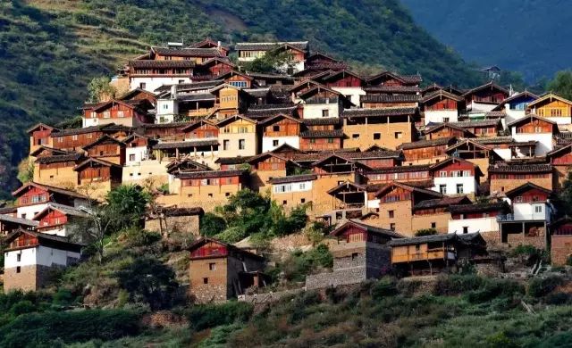 巨石上的奇特村庄,丽江绝美的村落