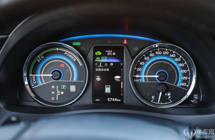 最新款卡罗拉双擎精英版试驾,卡罗拉双擎低速省油还是高速省油