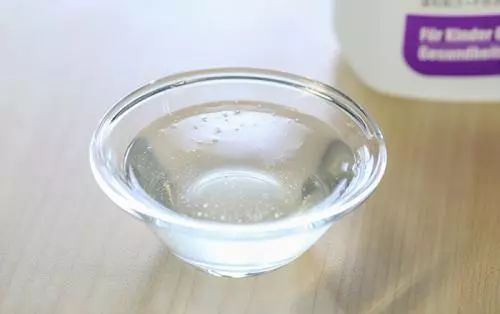 白色羽绒服脏了怎么洗干净,羽绒服脏了怎么洗干净小妙招