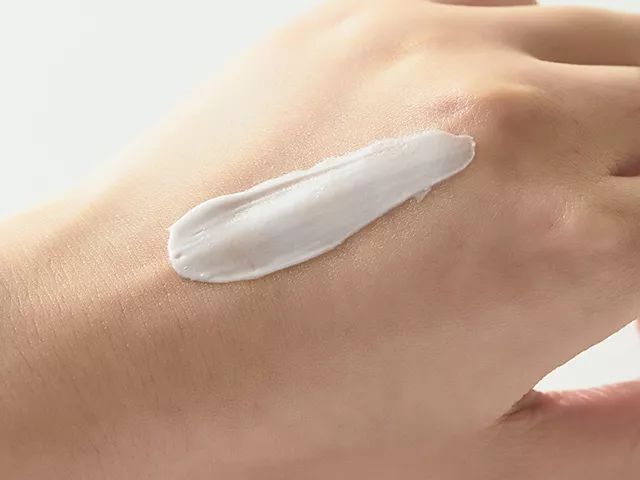 冬天干燥脚后跟干裂又起皮怎么办,冬天脚后跟干裂买什么涂