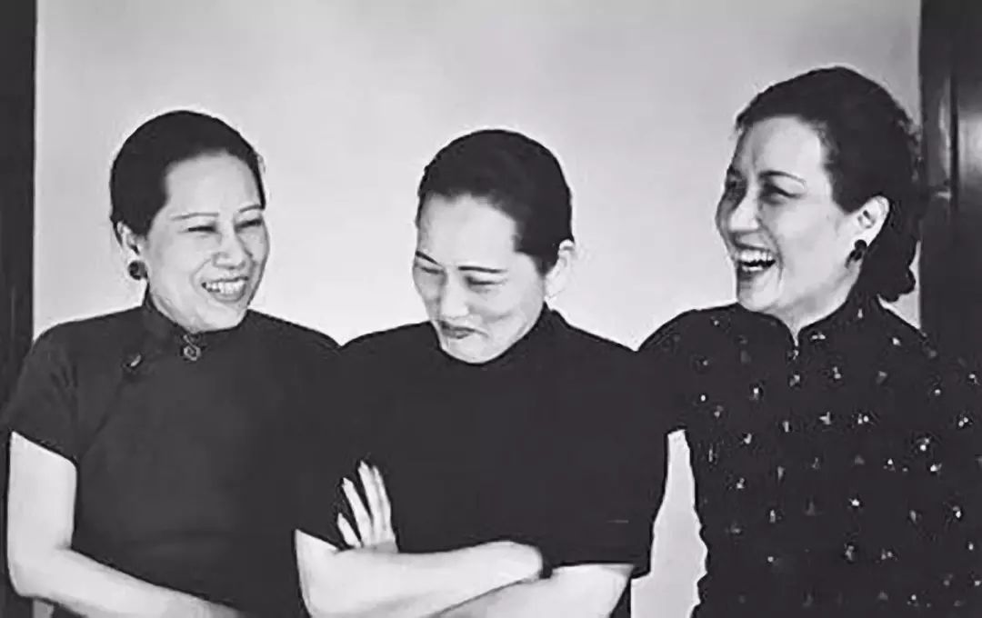 合影留念永不忘,同学合影照时光一去永不回