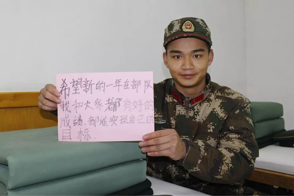 携笔从戎砺青春争做强军追梦人,强军路上追梦人