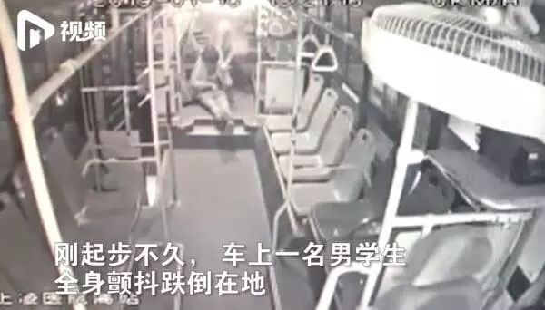 剖宫产手术取出孩子,剖腹取纱布