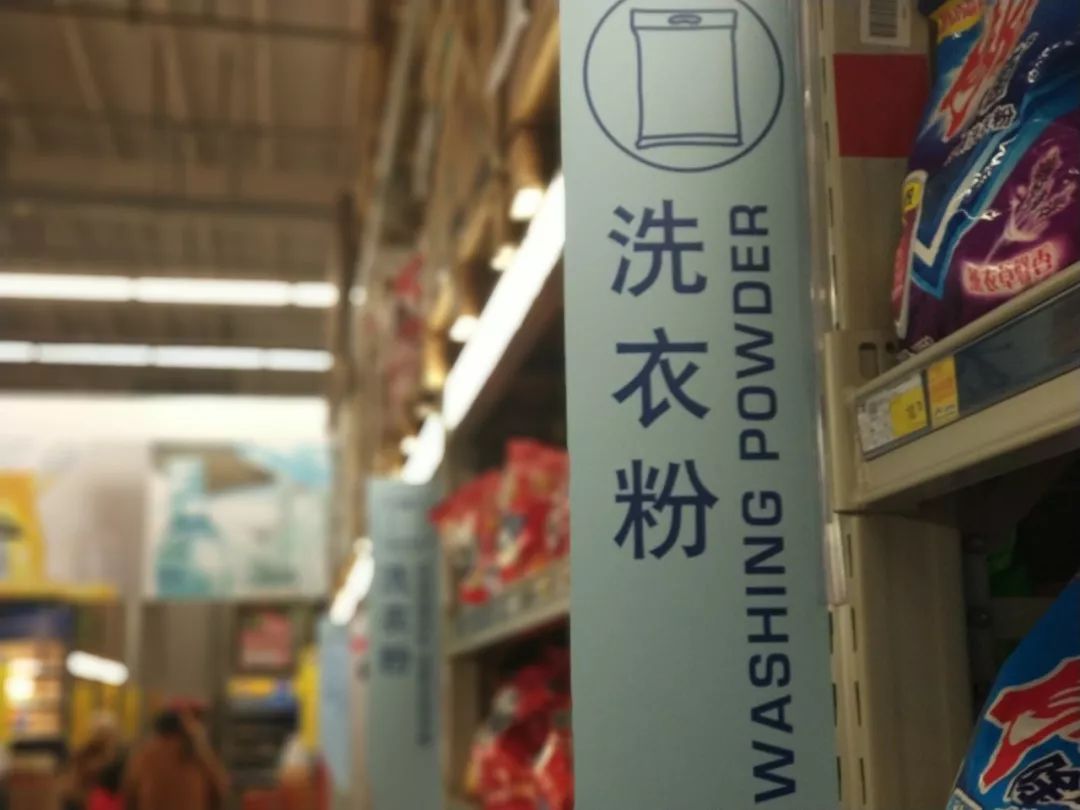 在家里自己洗羽绒服怎么洗才干净,黑色羽绒服如何洗既不掉色又干净