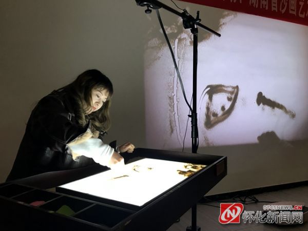 美丽而又奇特的沙画,第一届神奇的沙画