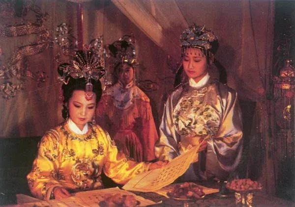 袭人被宝玉踢吐血是哪一集,袭人被宝玉踢吐血混剪