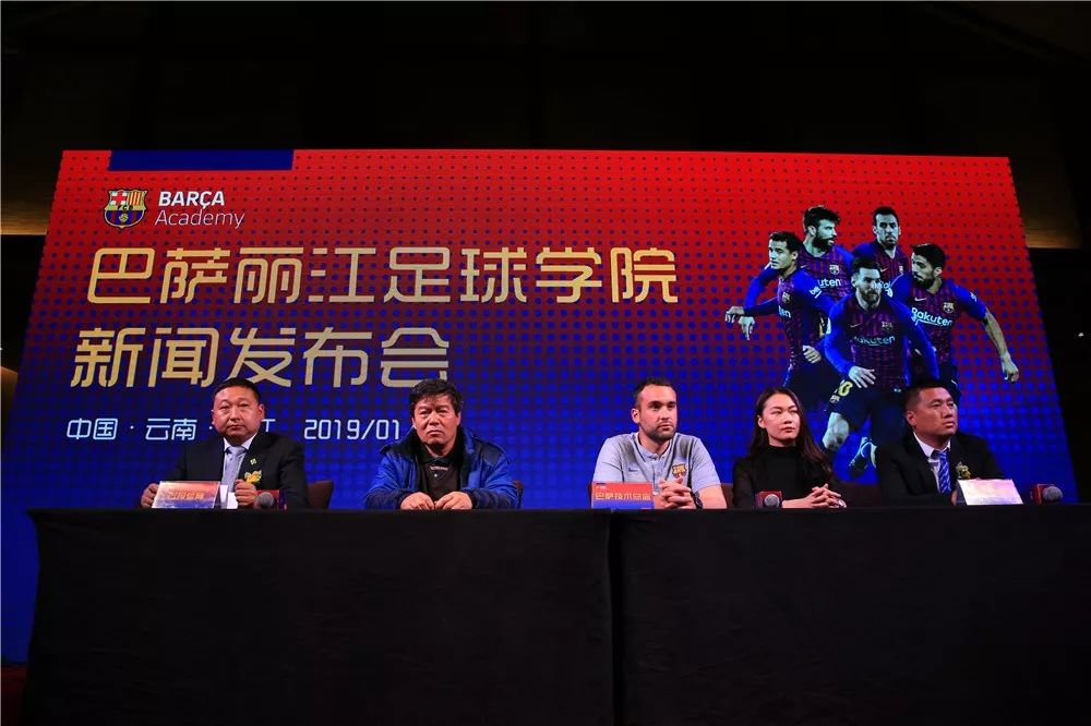 巴萨足球学校怎么进,巴萨足球学校的一天