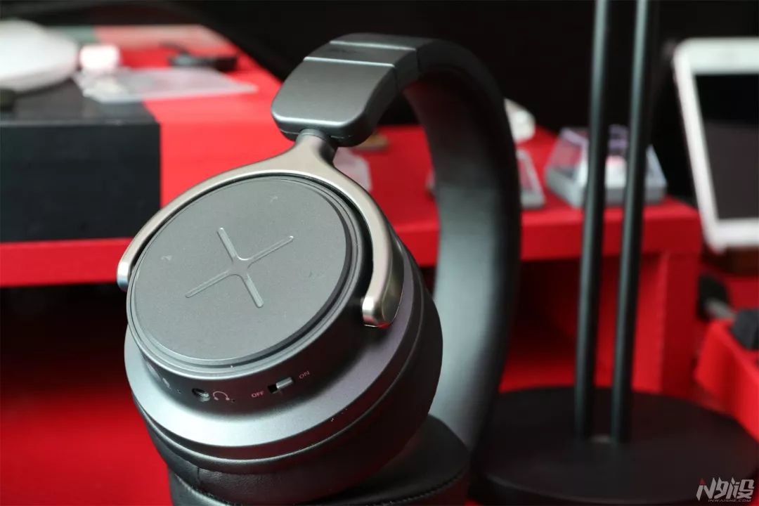 一千以内外设三件套,一千左右的全套外设