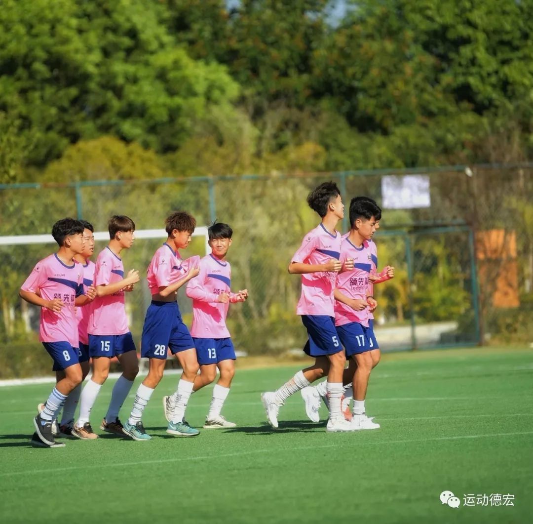 青少年足球联赛加油视频,足球赛进入半决赛给孩子们加油