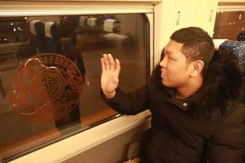 这是一张“红牌”警告但很暖心