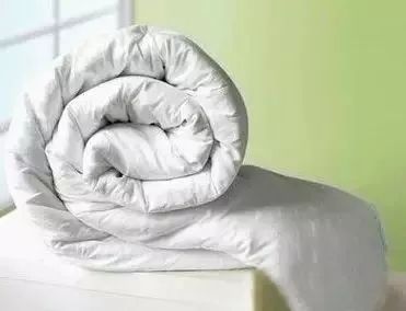 被子盖得过厚对身体的影响,盖潮湿的被子对身体有怎样的影响