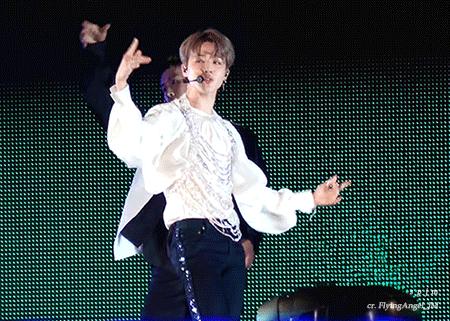 190127看完演唱会的实况电影后，阿米们都说给智旻尼的颜值跪了！