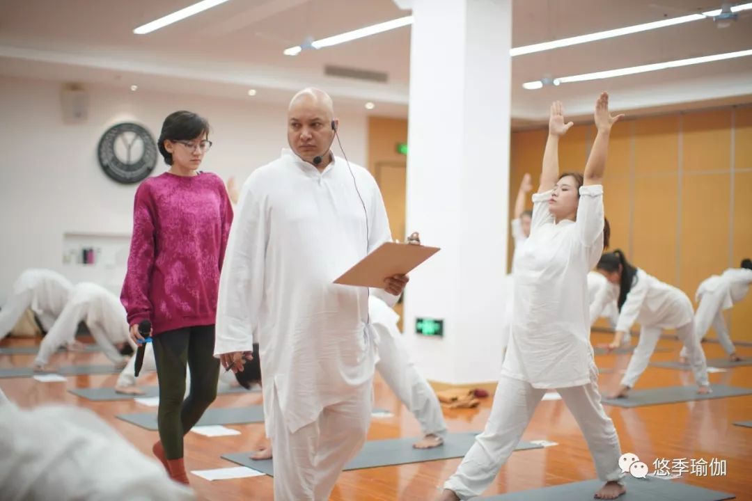 悠然瑜伽和悠季瑜伽哪个更好,悠季瑜伽和亚协瑜伽哪个好