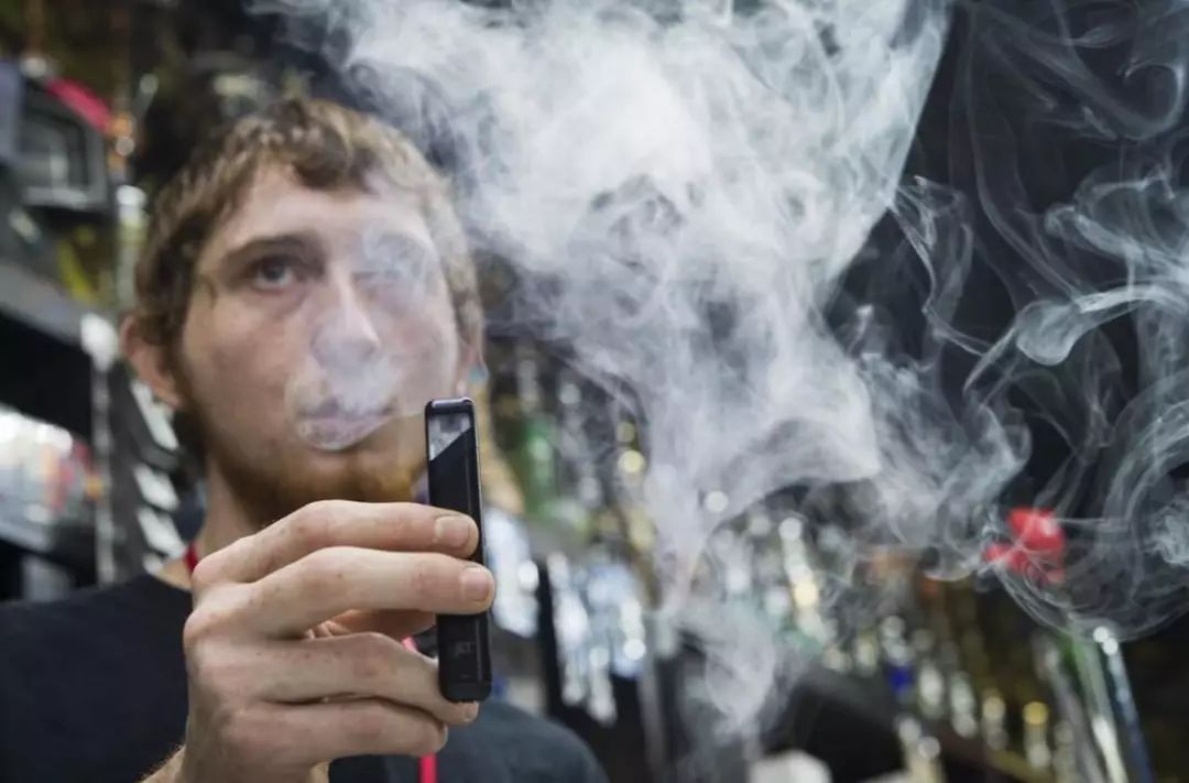 NEJM：英国临床试验首次证实，*子烟电**比尼古丁替代疗法戒烟成功率相对高83%，但美国专家强调推荐*子烟电**要谨慎｜临床大发现