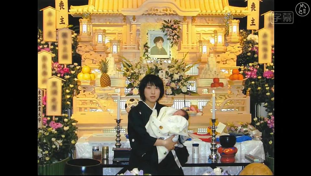 交往不到一年就结婚，这个日本妈妈生下孩子的14天后穿着丧服出席丈夫的葬礼