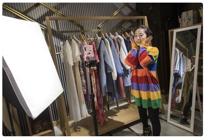 主播穿社会气息浓厚的服饰违规吗,直播间明令禁止的行为