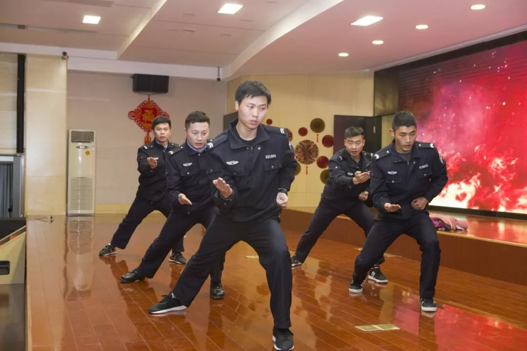 帅炸！法院小可爱们策划的这场“春晚”大show，仿佛开了挂……