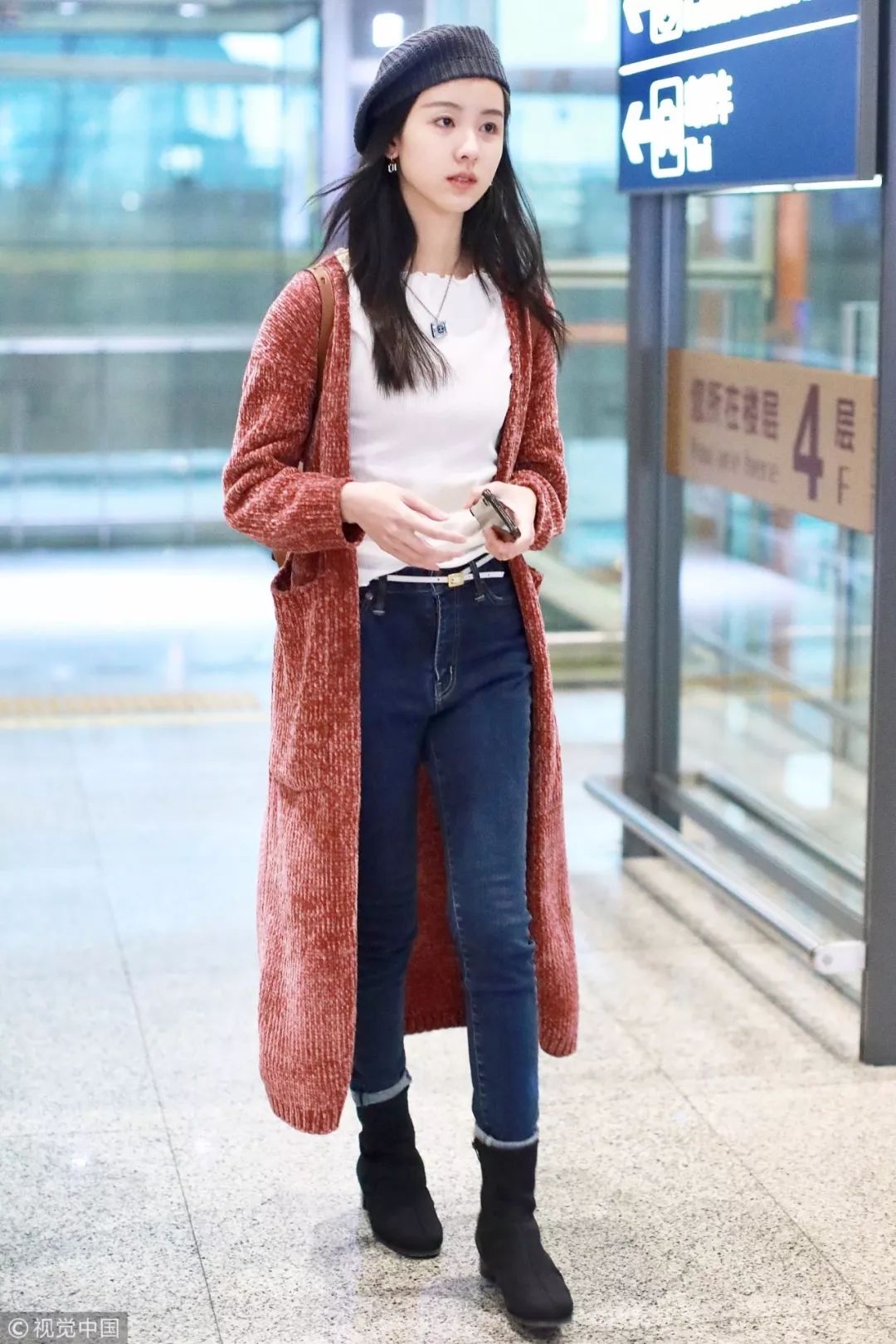 女明星回家过年的场面,明星回家过年怎么穿