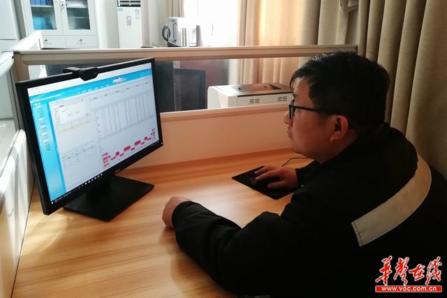 探伤工张金成：“动车医生”如何把脉车轮安全