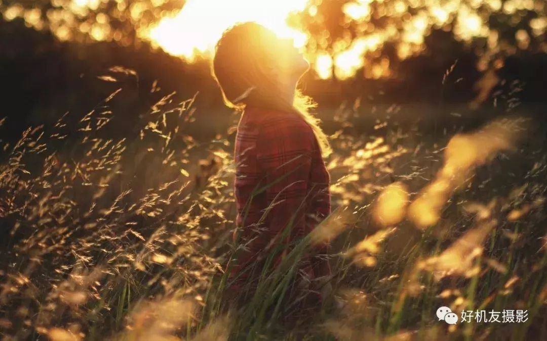 夕阳下拍摄人像技巧,夕阳逆光海滩人像