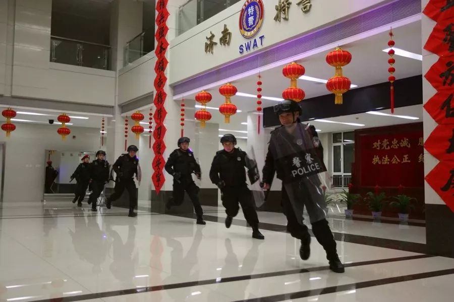 济南大明湖相亲相爱一家人,相亲相爱一家人济南