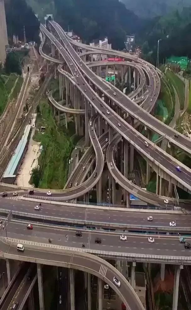 魔幻现实主义的重庆,魔幻主义城市贵阳