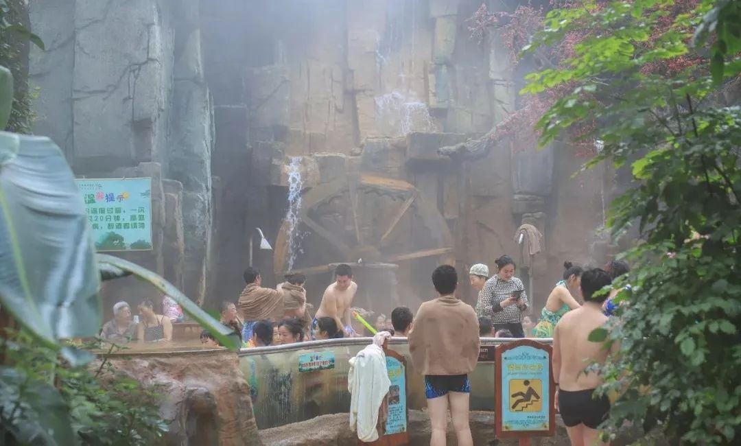 趁着假期来泡温泉吧,趁夏天还没来赶紧泡个温泉