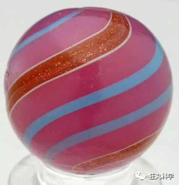 玻璃球里面的花纹是怎么回事,玻璃球中的花纹是如何印在里面的