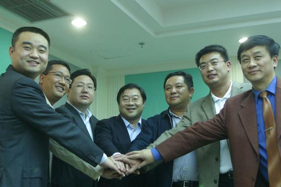 疑似“恒大系”会不会真心提醒中国足球:握手社会资本时,一定要有不卑不亢的姿势?