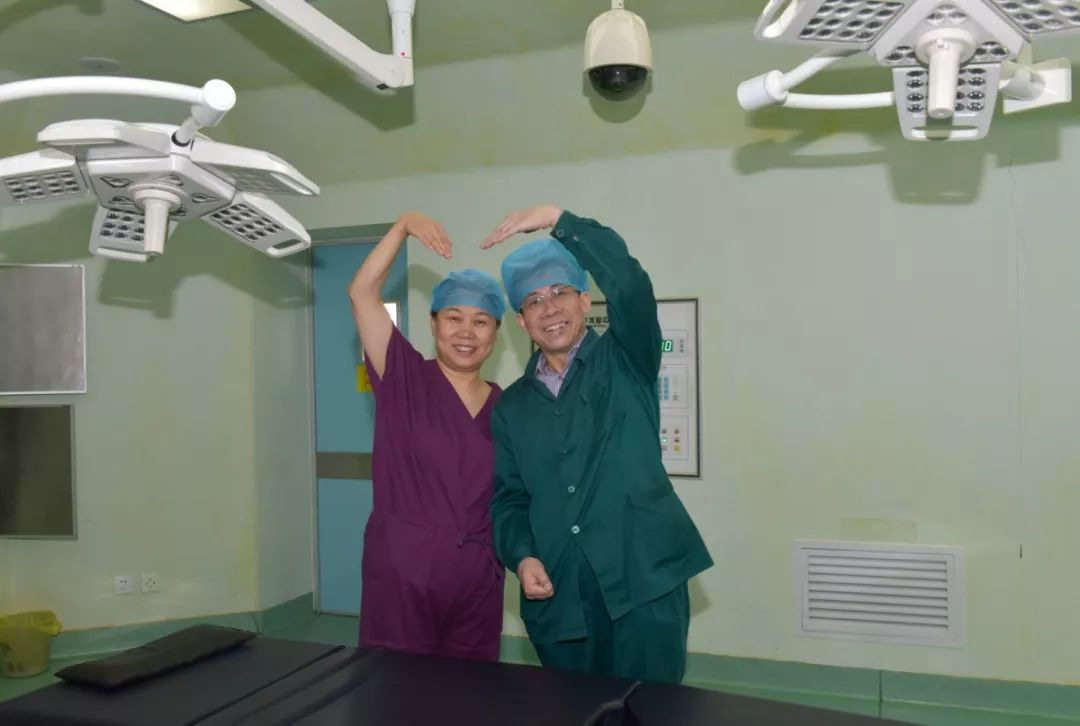 白大褂变装情侣,医学院白大褂情侣照换装