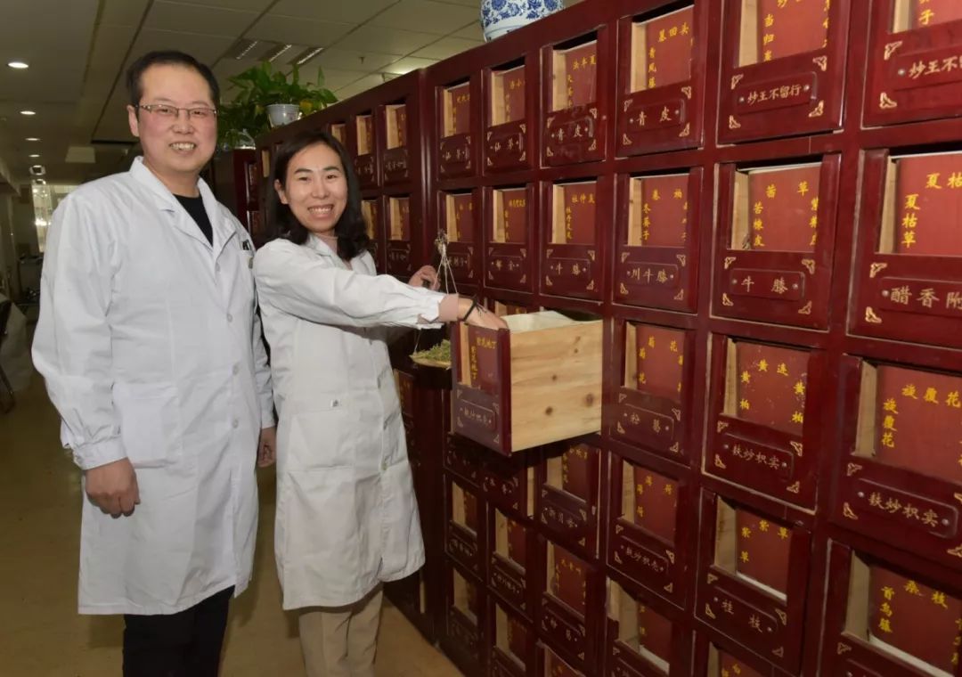 白大褂变装情侣,医学院白大褂情侣照换装