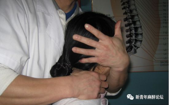 落枕了怎么办最快最有效方法,落枕了怎么办按什么穴位