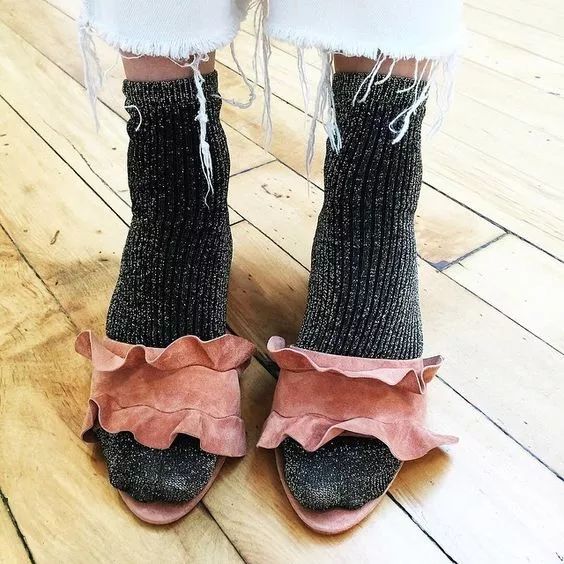 鞋子买小了怎么撑大小妙招,鞋子太小了可以撑大吗