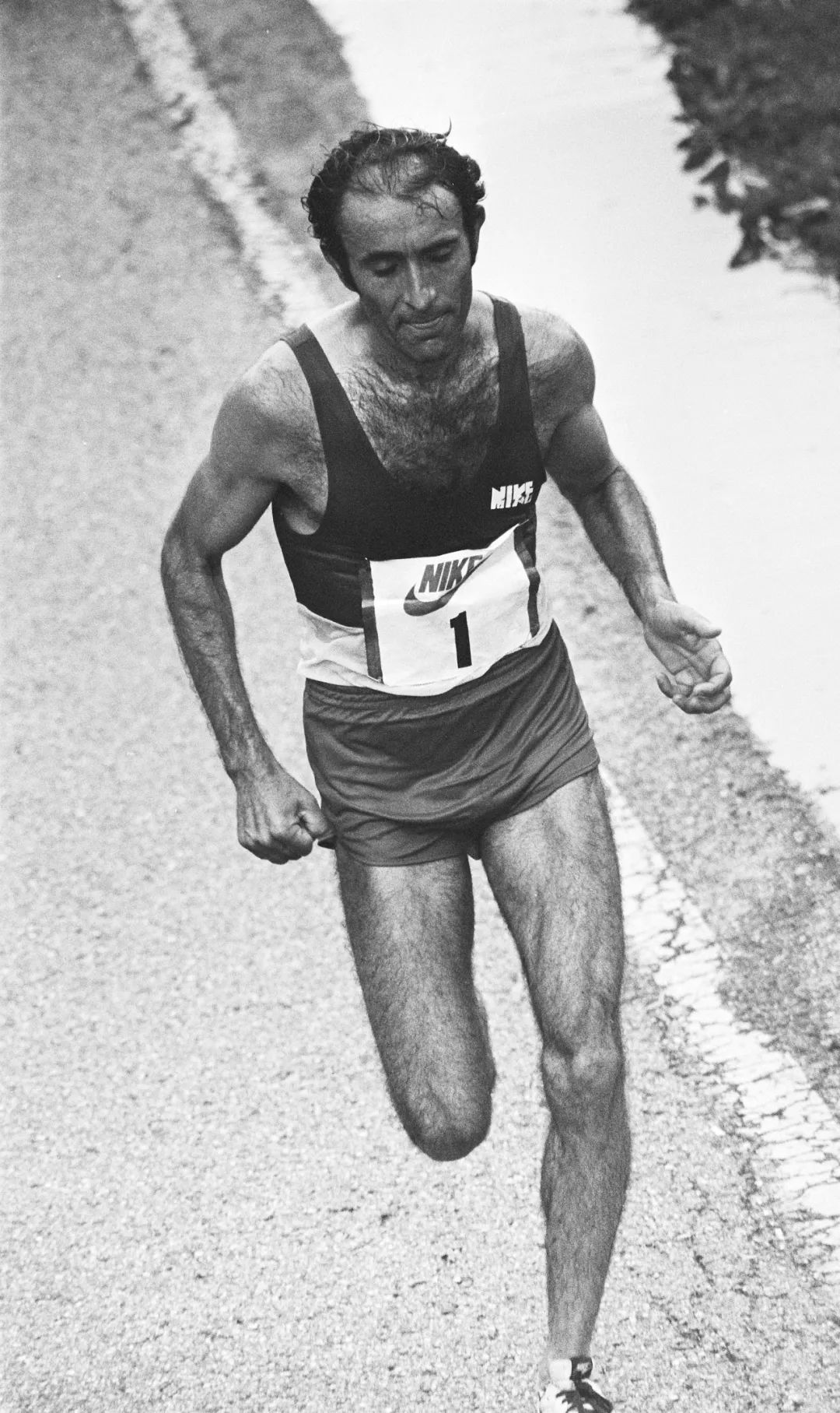 耐克阿迪达斯全球竞争,耐克和阿迪达斯的竞争策略